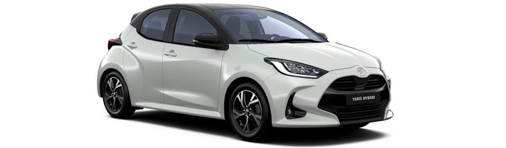 weißer Toyota Yaris vor weißem Hintergrund